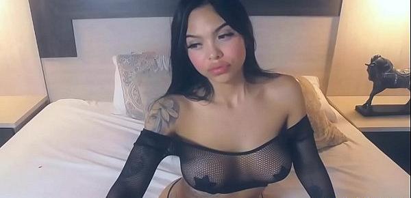  Bold And Busty Babe In Black Show Off Live In Bed